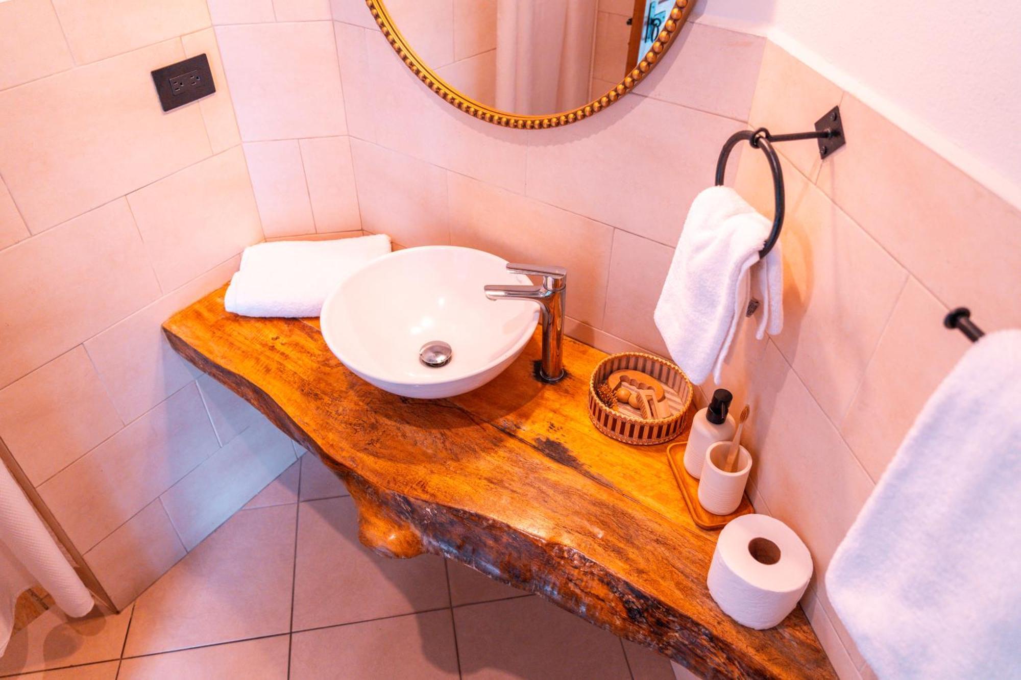Bambuda Castle Hostal *