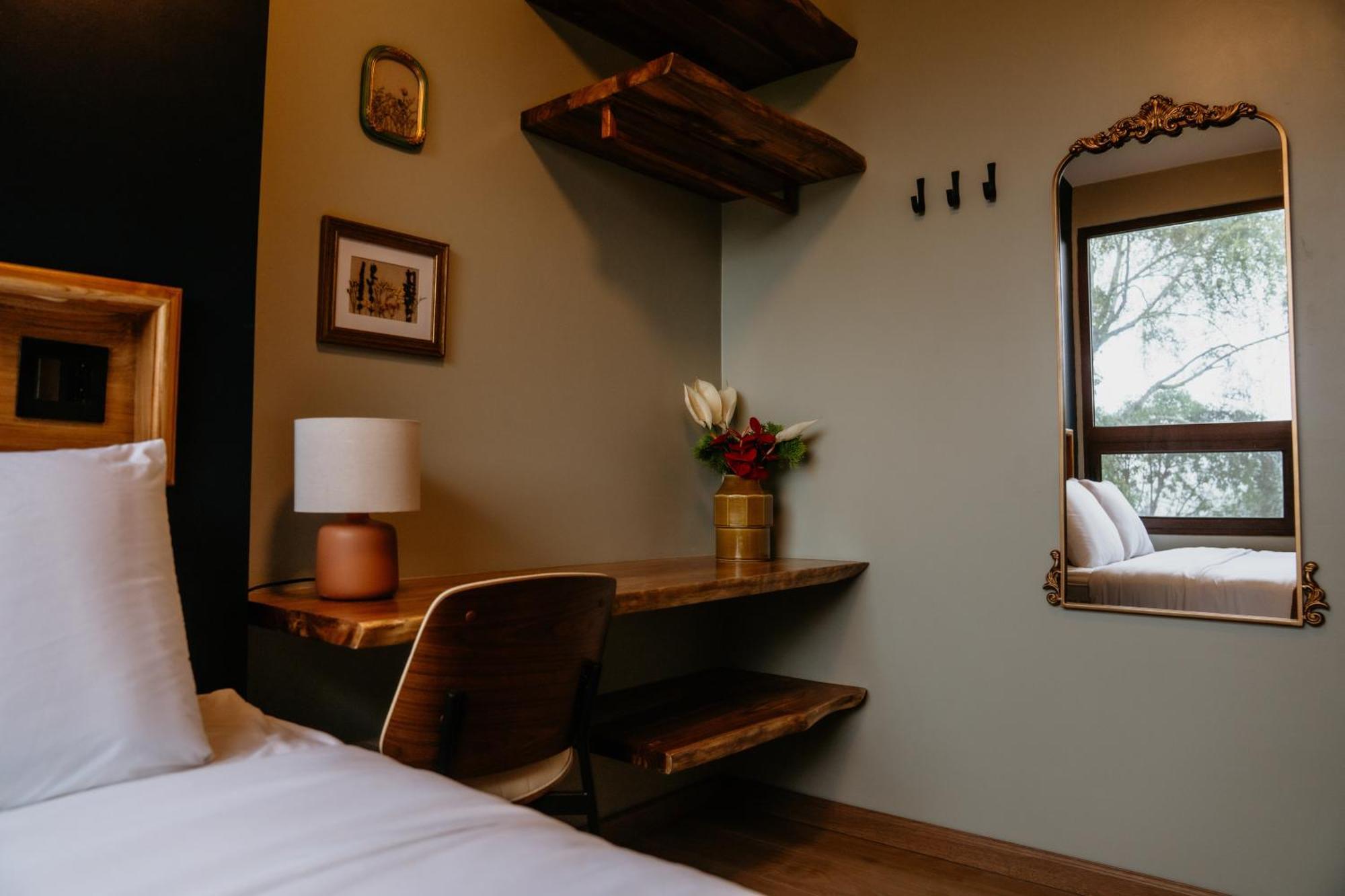 Hostal Bambuda Castle *